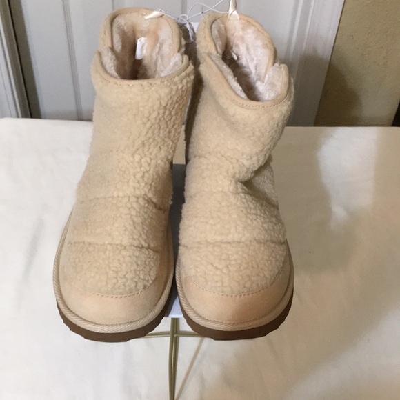 Pair TanFaux Fur ankle boots size 8 - Picture 1 of 7